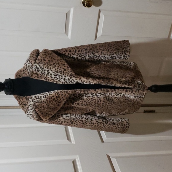 Express Jackets & Blazers - NWT 🎀 Express Cheetah Print Faux Fur Jacket